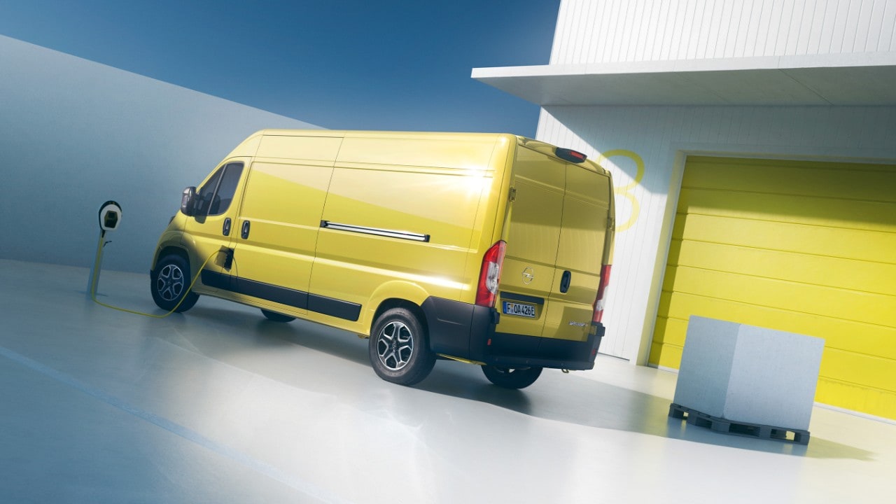 Hintere Seitenansicht des neuen Opel Movano Electric