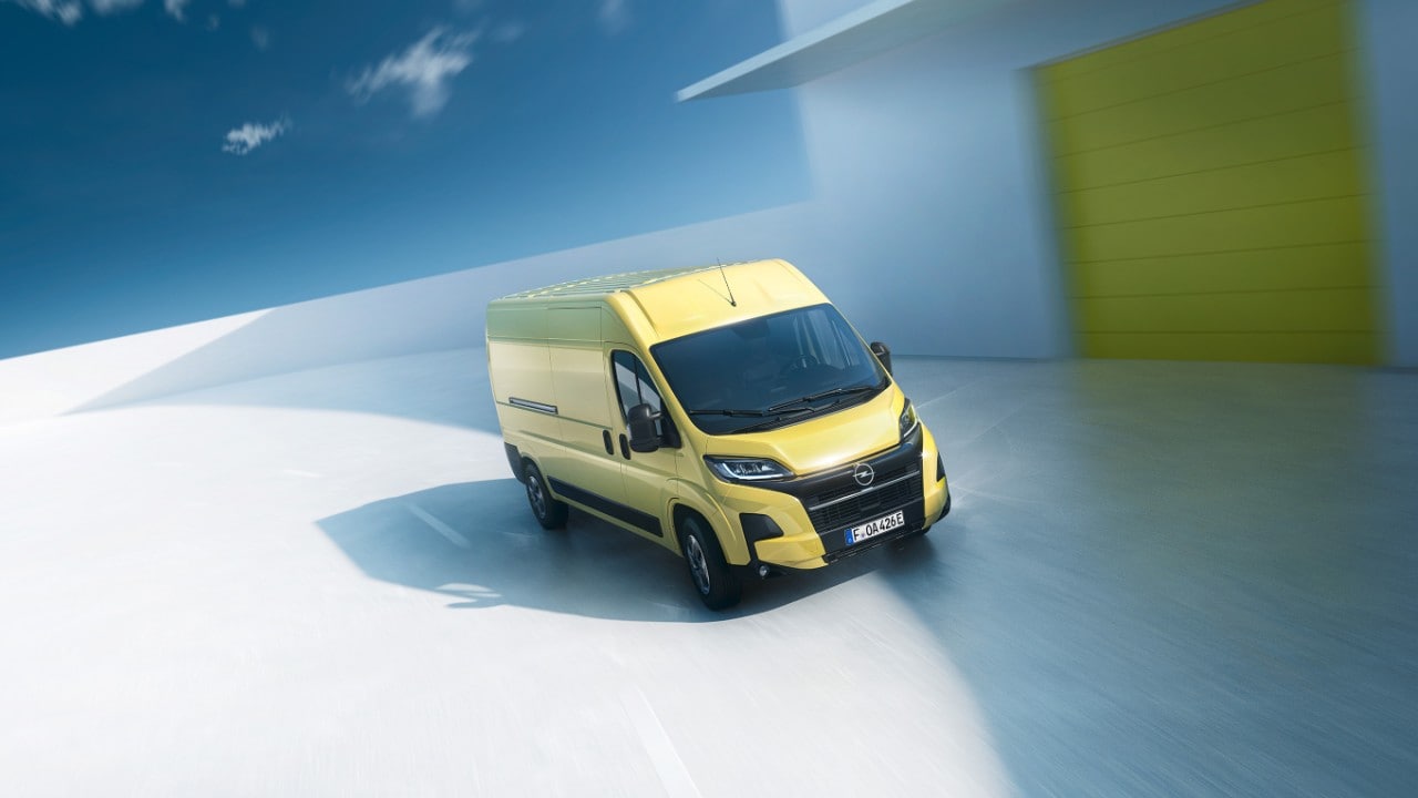 Vordere Seitenansicht des neuen Opel Movano Electric